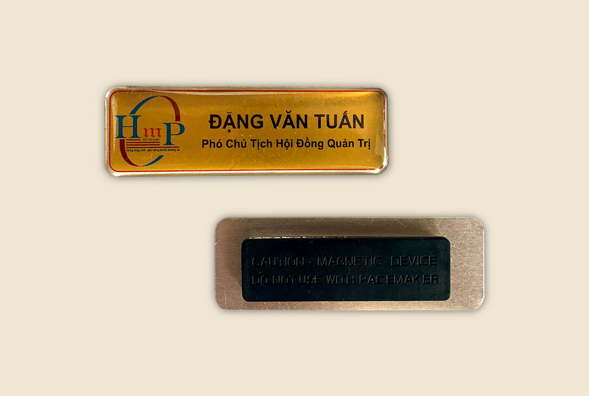 In thẻ tên cài áo khoá nam châm